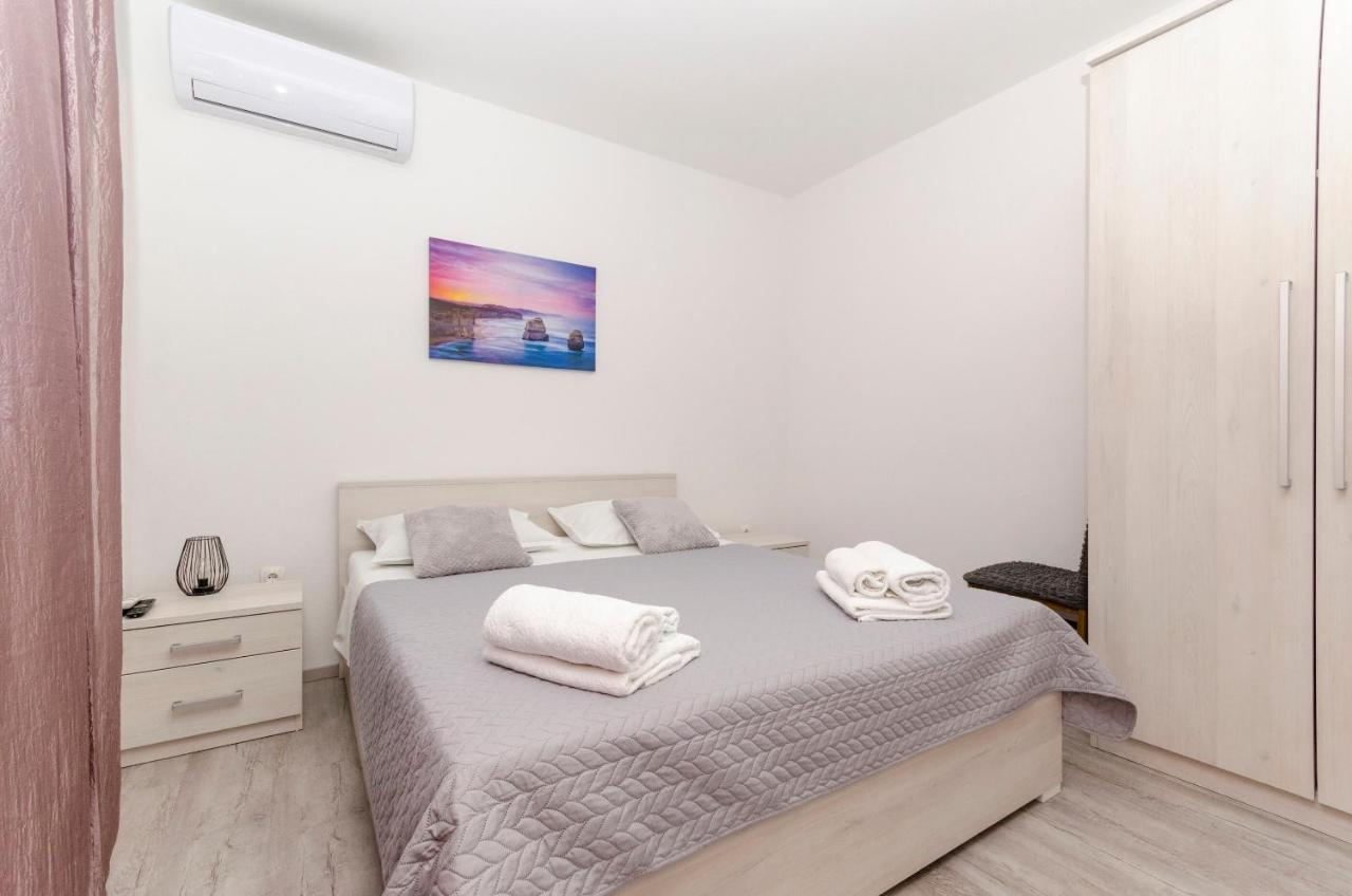 Apartments Silvana Супетар Екстериор снимка